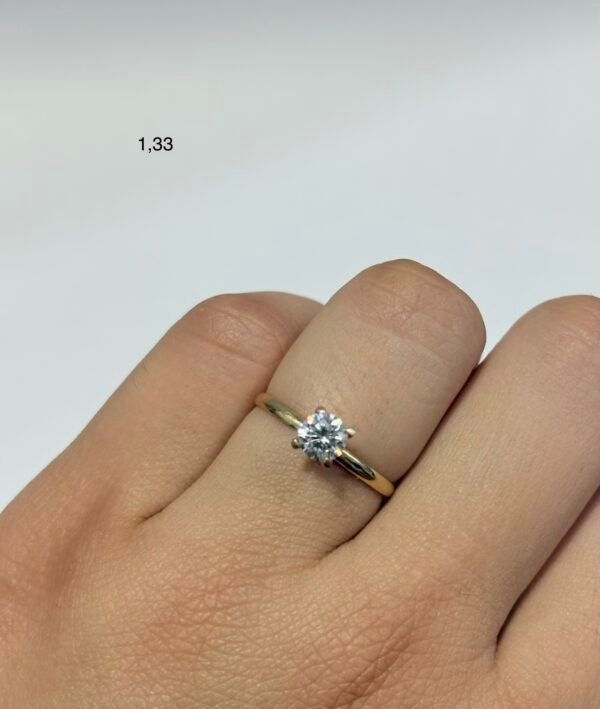 Anillo solitario 1.33gr T6